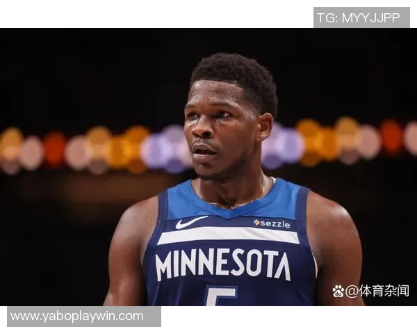 爱德华兹表现平平17投6中仅得17分贡献3篮板1断1帽令人失望